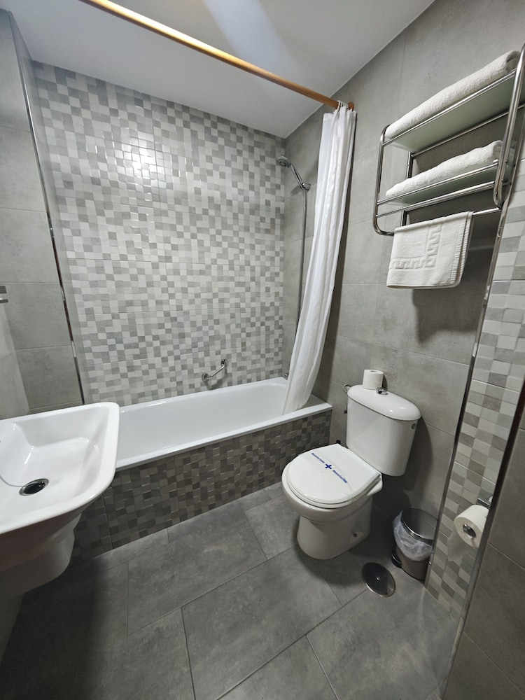 Hotel Miraya 48/50