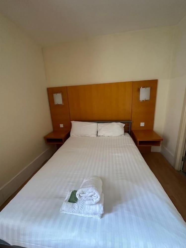 Berkeley Court Hotel 13/33