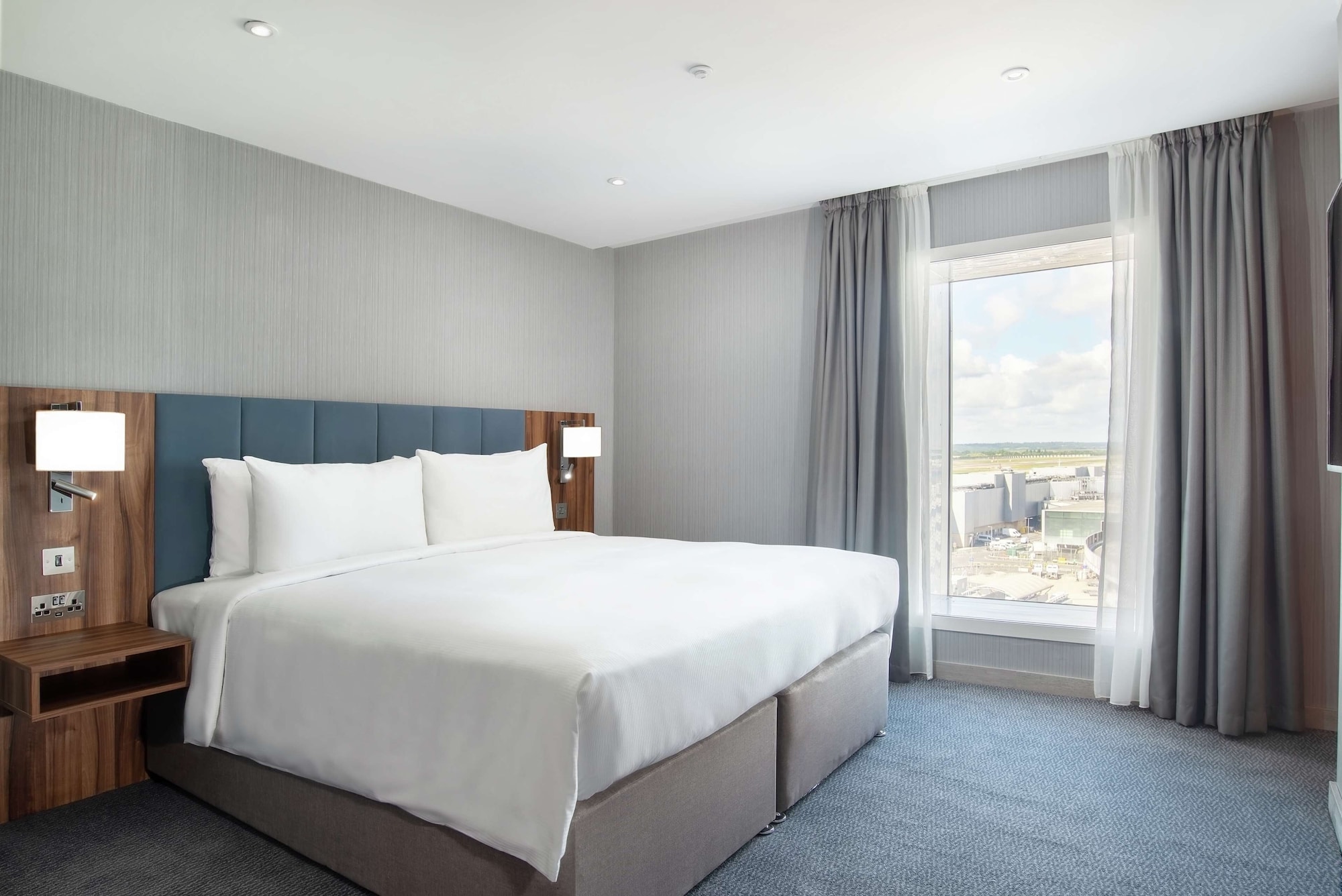 ROOM, KING BED, ACCESSIBLE