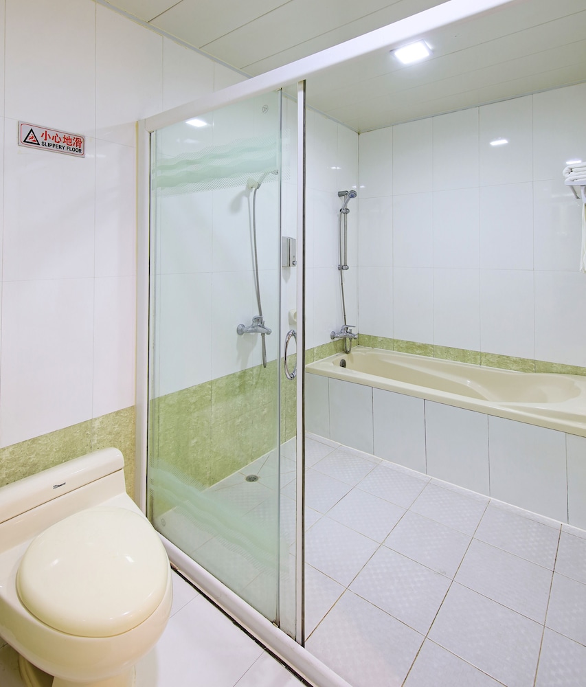 Xinhua Hotel 40/63