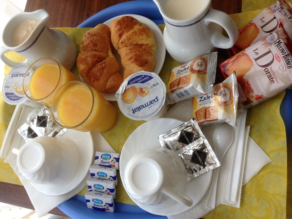 Bed And Breakfast Dream 34/50