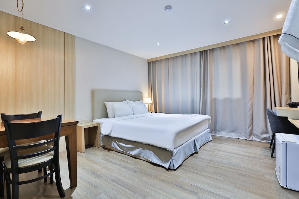 The First Hotel 15/48