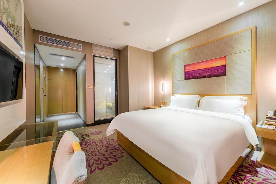Standard, Queen Bed