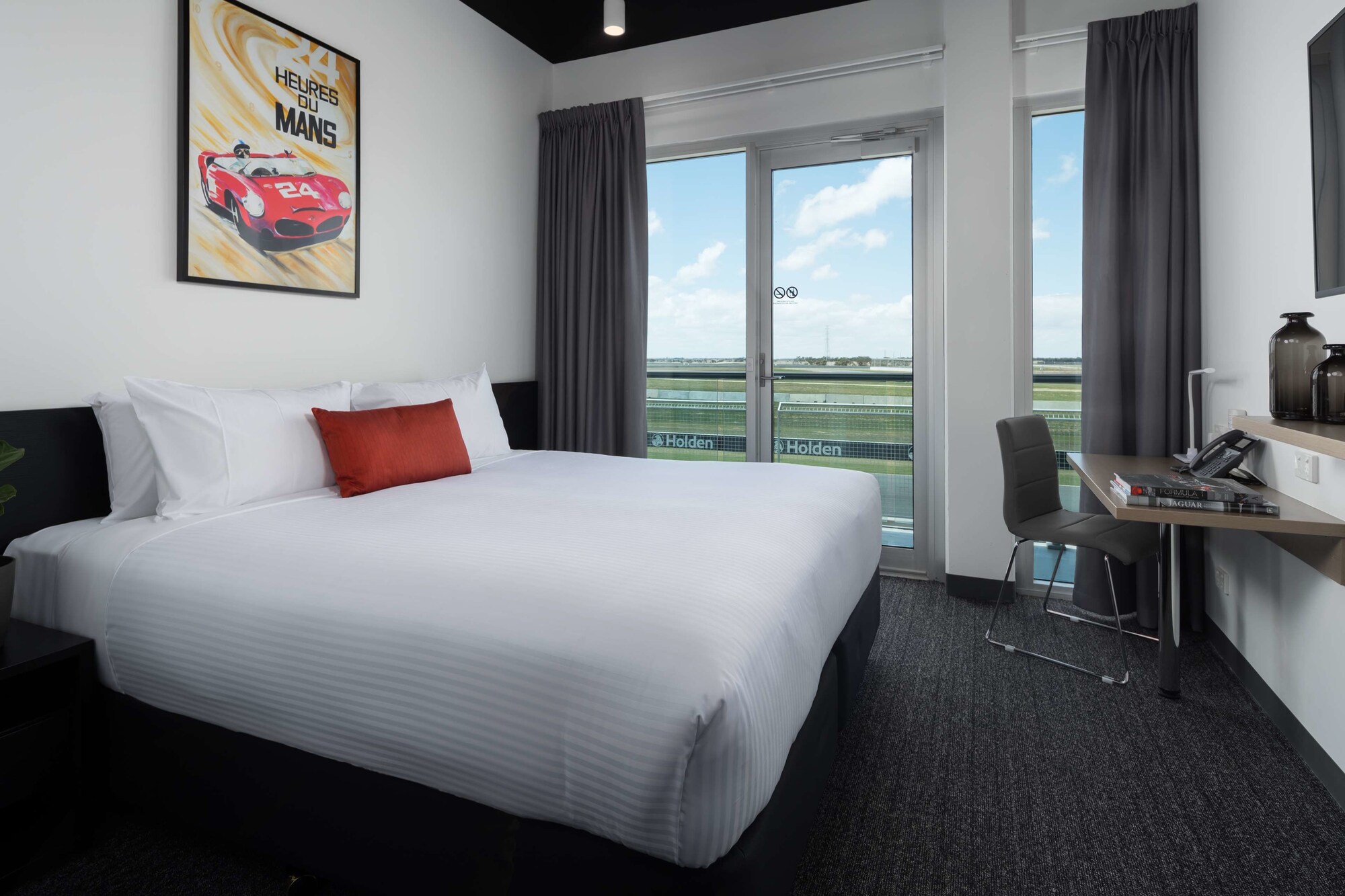 Suite, King Bed, Track View