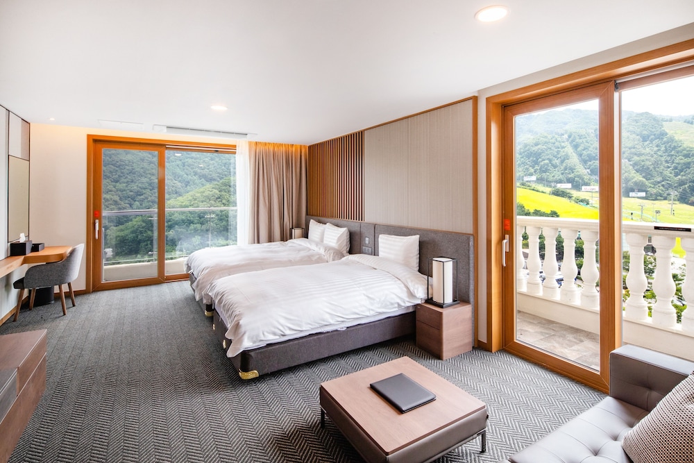 Deluxe, 1 Double and 1 Single Bed, Park or Park View