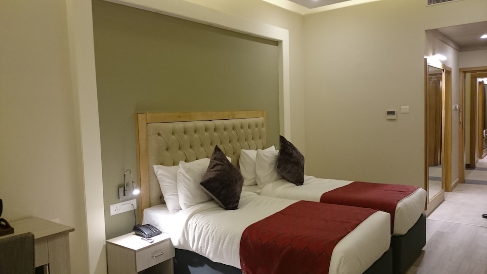 Mango Hotels Naveen 7/21