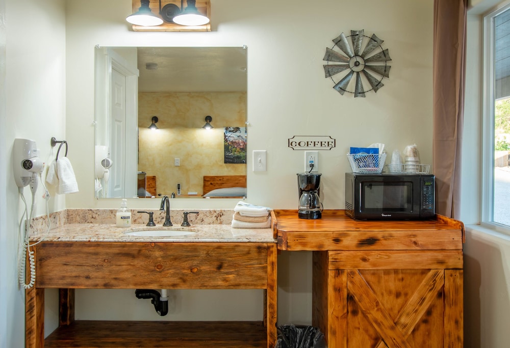 Hurricane Hideaway Lodging 37/46