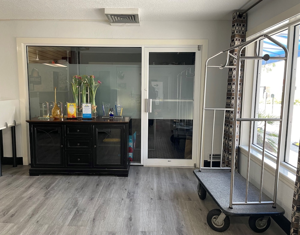 Days Inn by Wyndham Port Charlotte/Punta Gorda 12/50