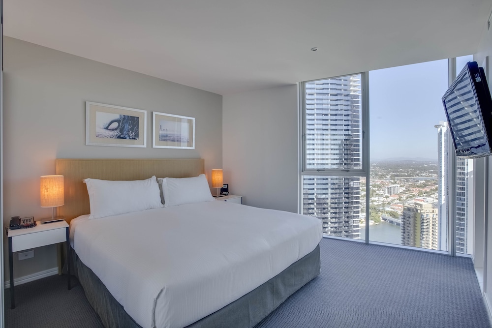 Hilton Surfers Paradise Hotel and Residences 11/60