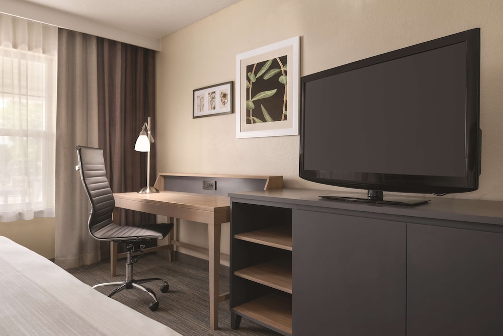 Country Inn and Suites By Radisson Cottage Grove MN 31/32