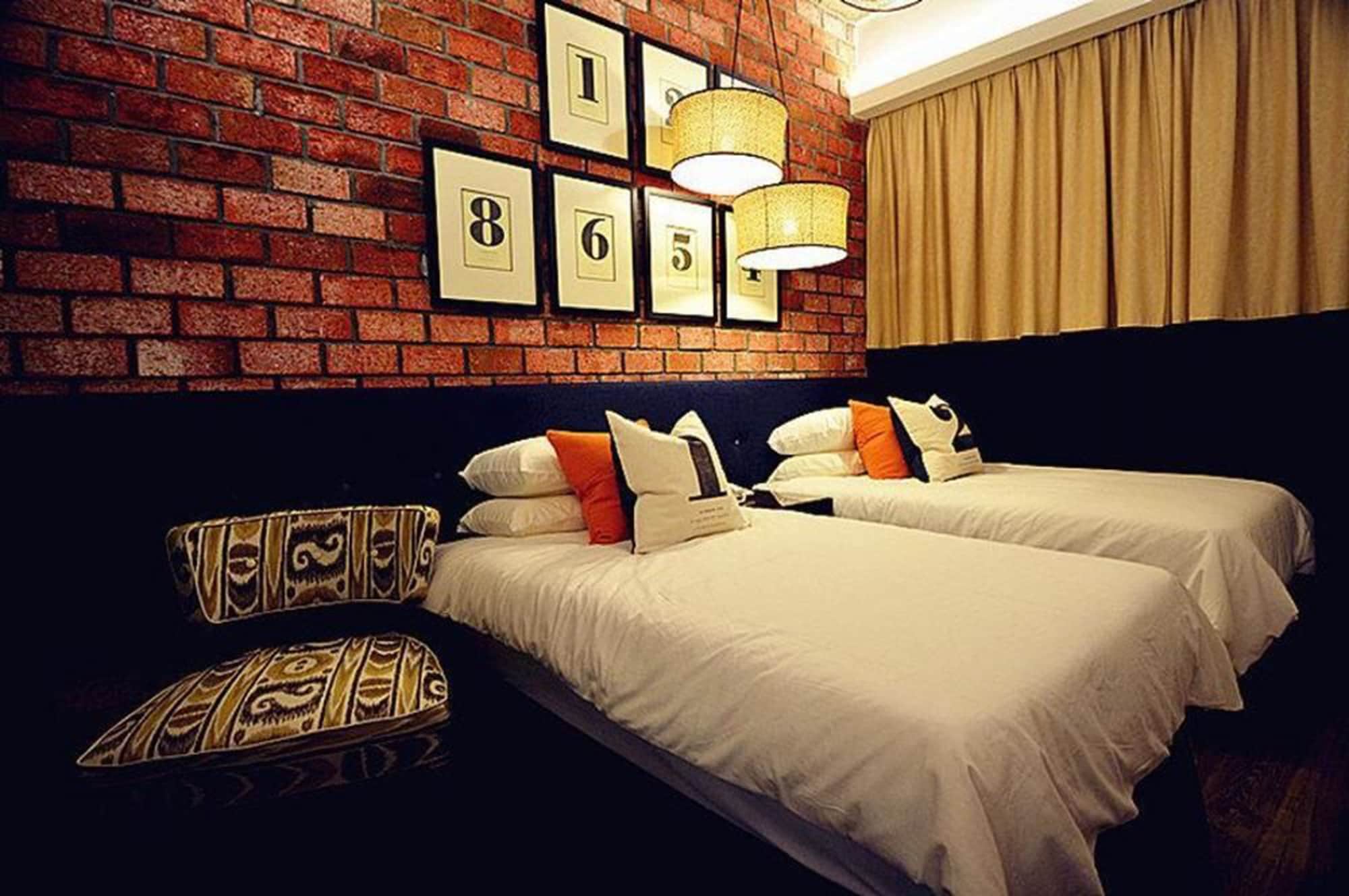 PREMIER, DOUBLE OR TWIN BED
