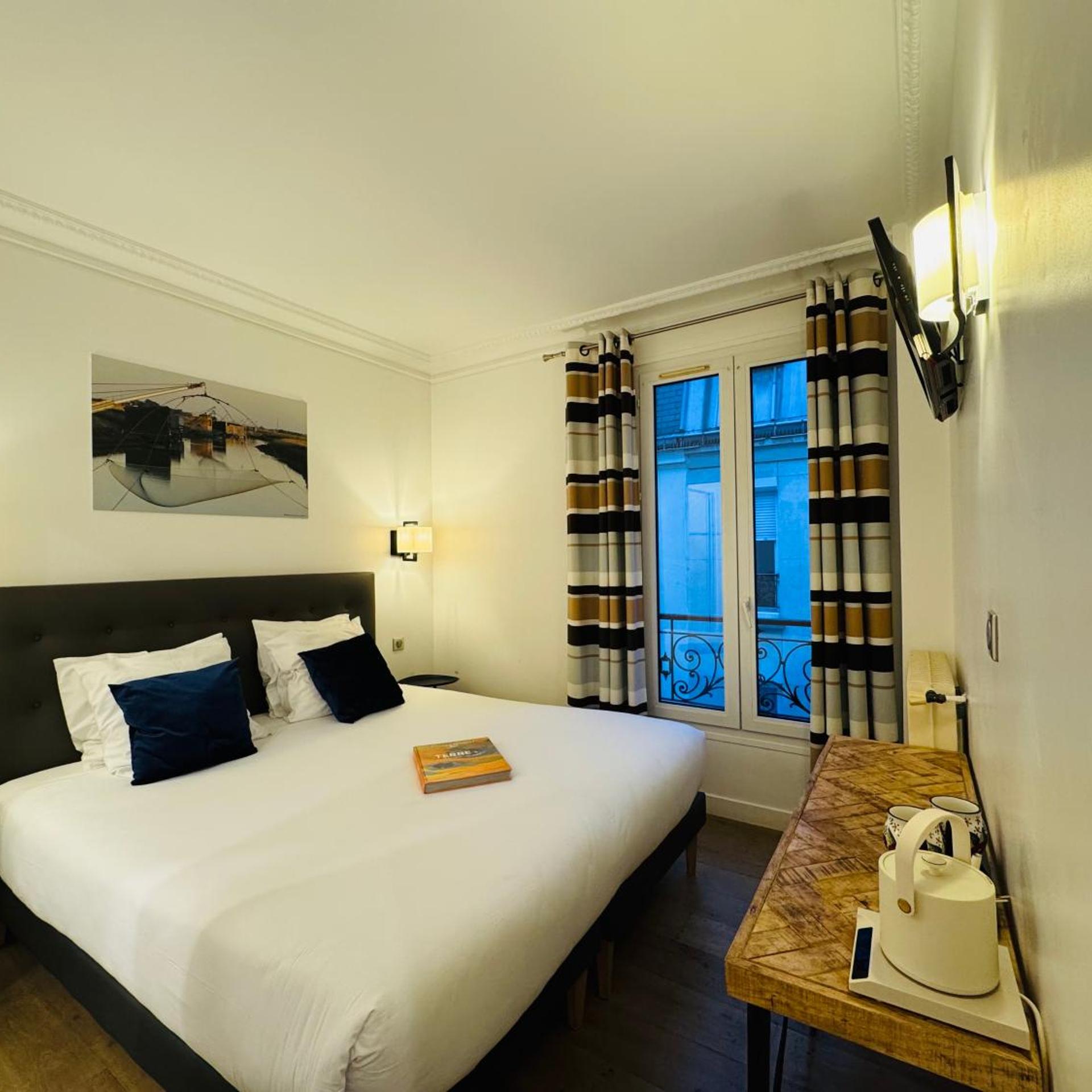 Room, Triple, L Amiral 4/10