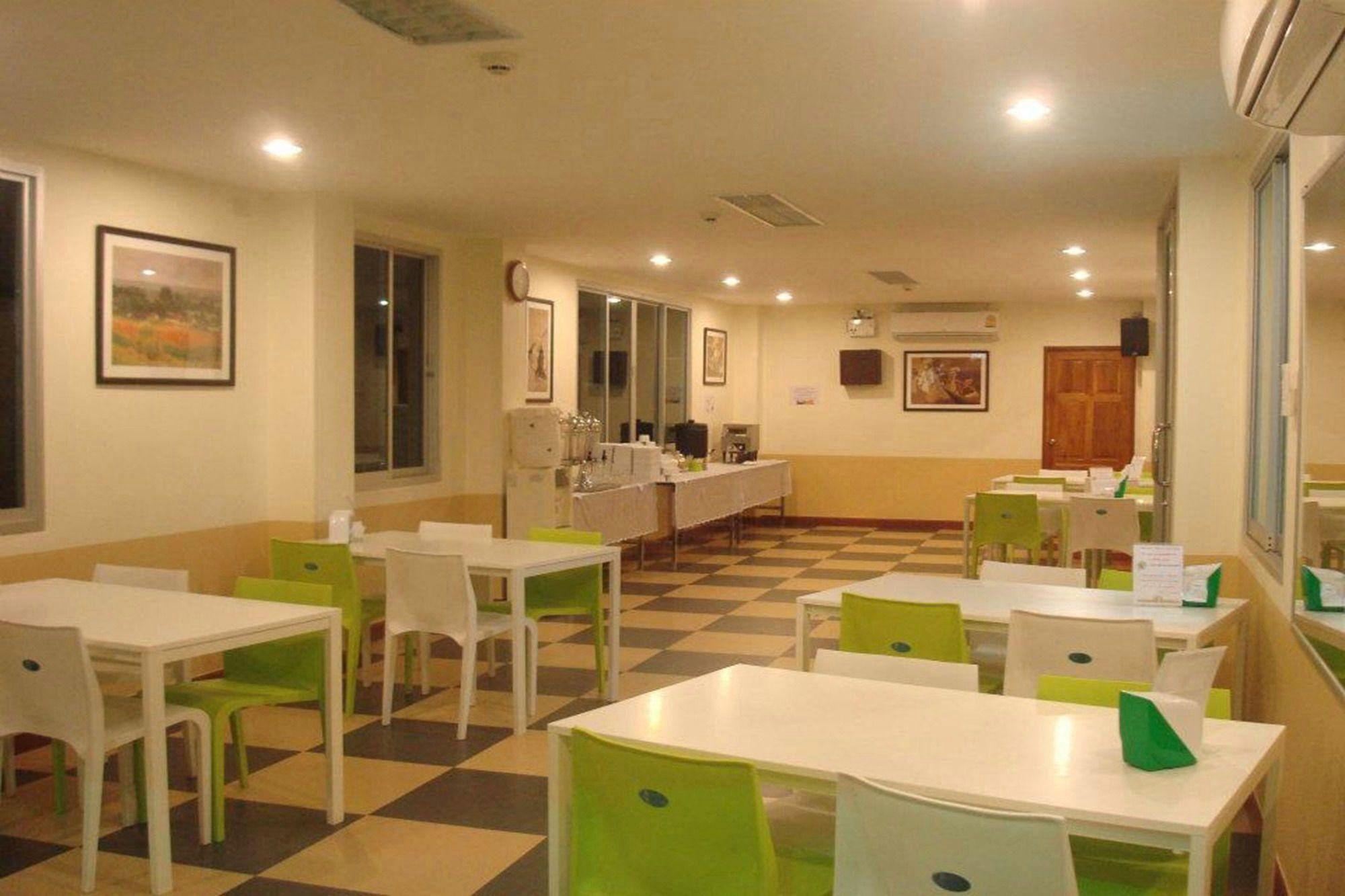 Trat Center Hotel 36/38