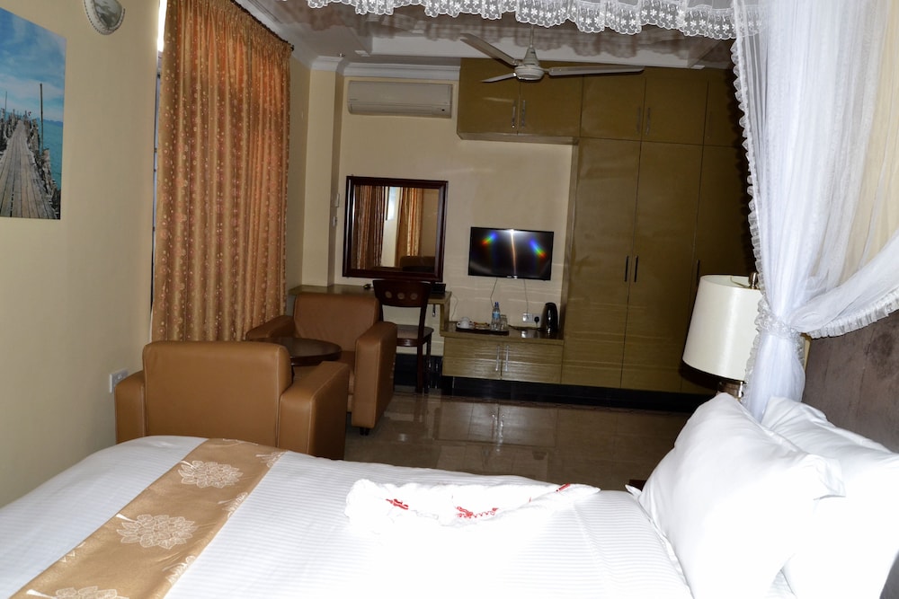 EXECUTIVE, SUITE
