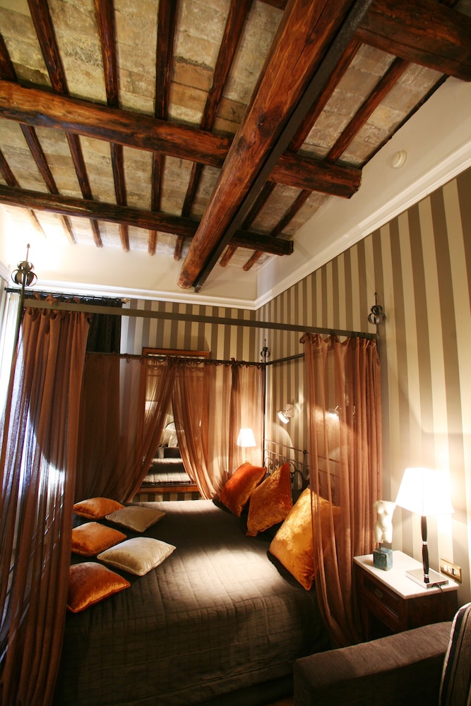The Inn at the Spanish Steps 84/112