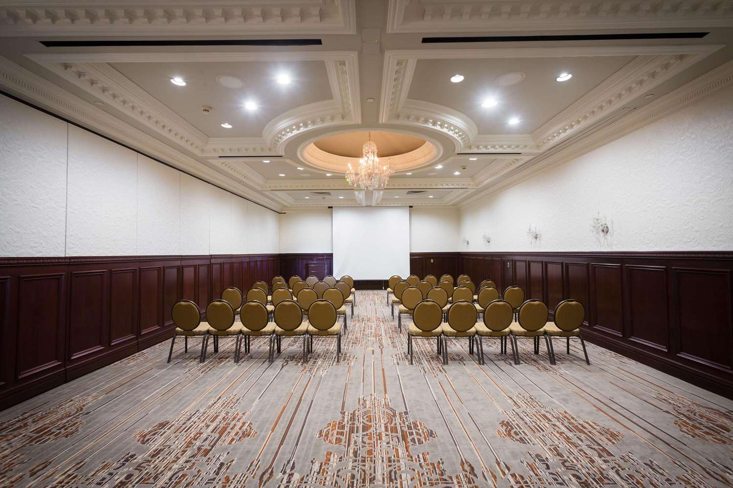 Radisson Hotel Cincinnati Riverfront 56/60