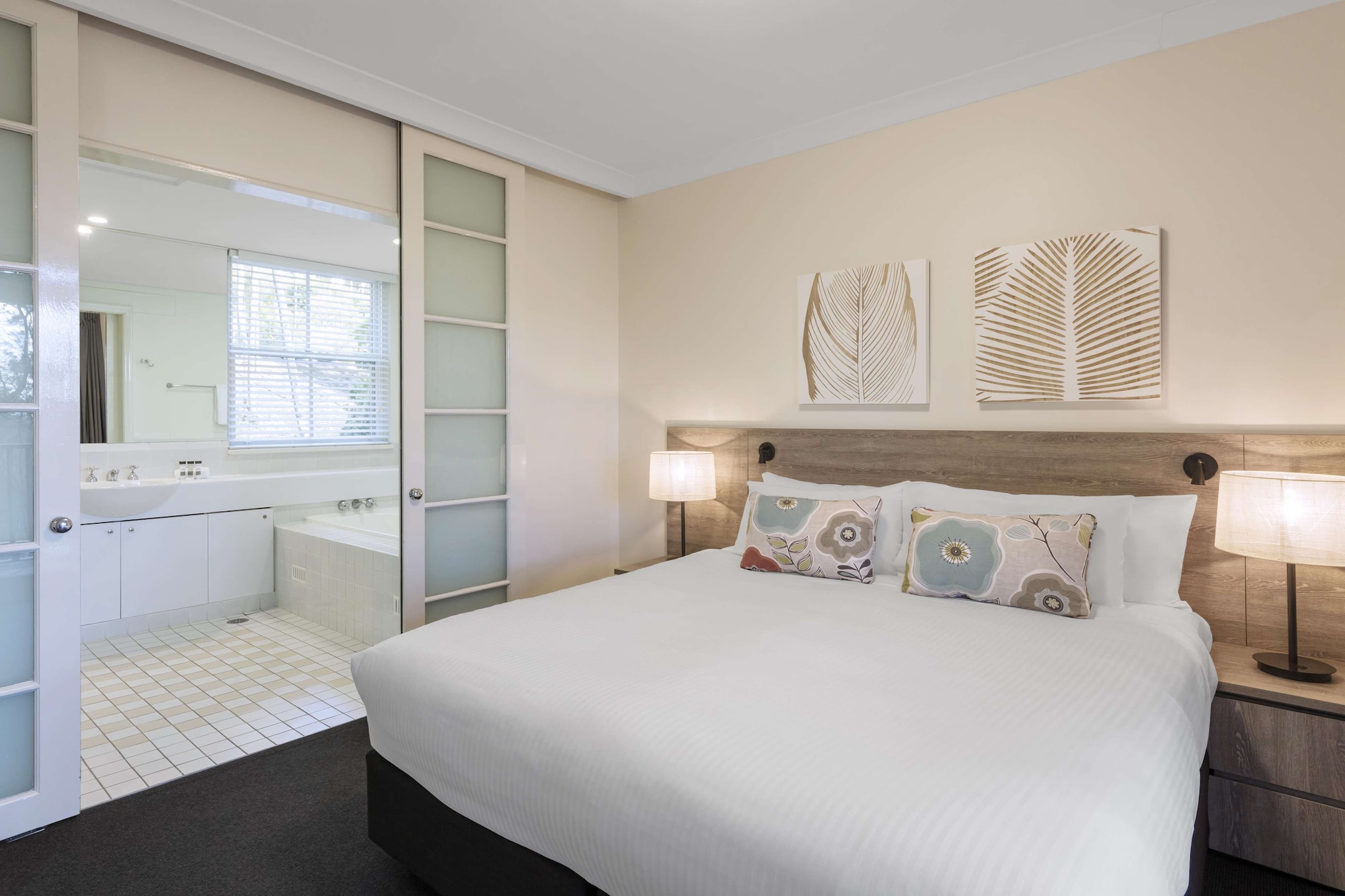 One Bedroom Premier Villa، Avani Cypress Lakes Resort 2/9