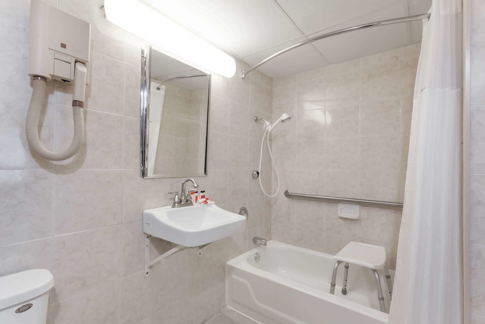 Ramada By Wyndham Newburgh/West Point 12/46