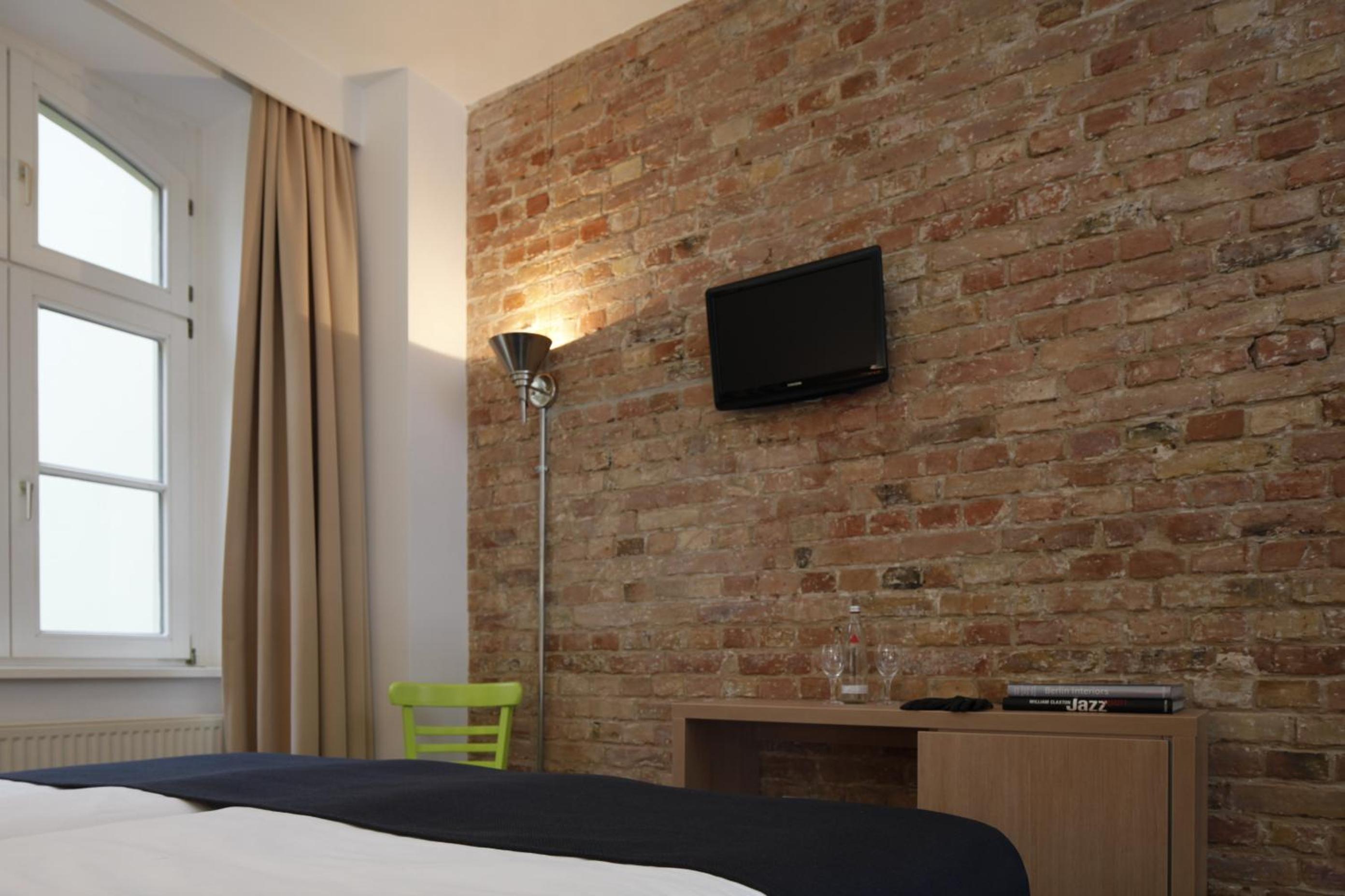 Hotel 38 7/49