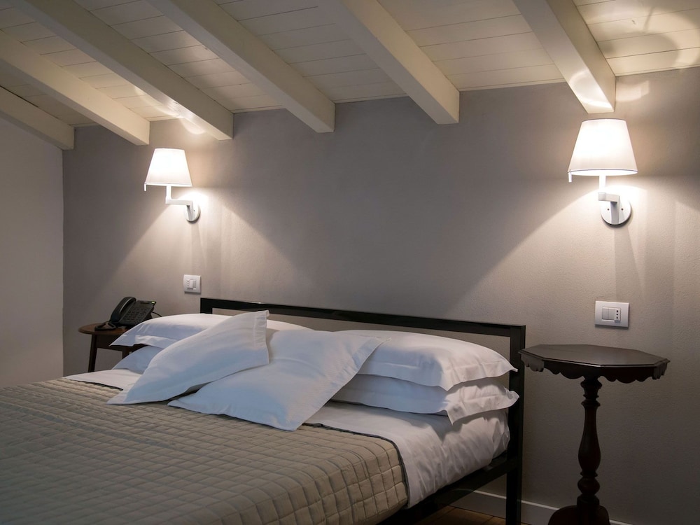 Tale Restaurant & Suite 25/75