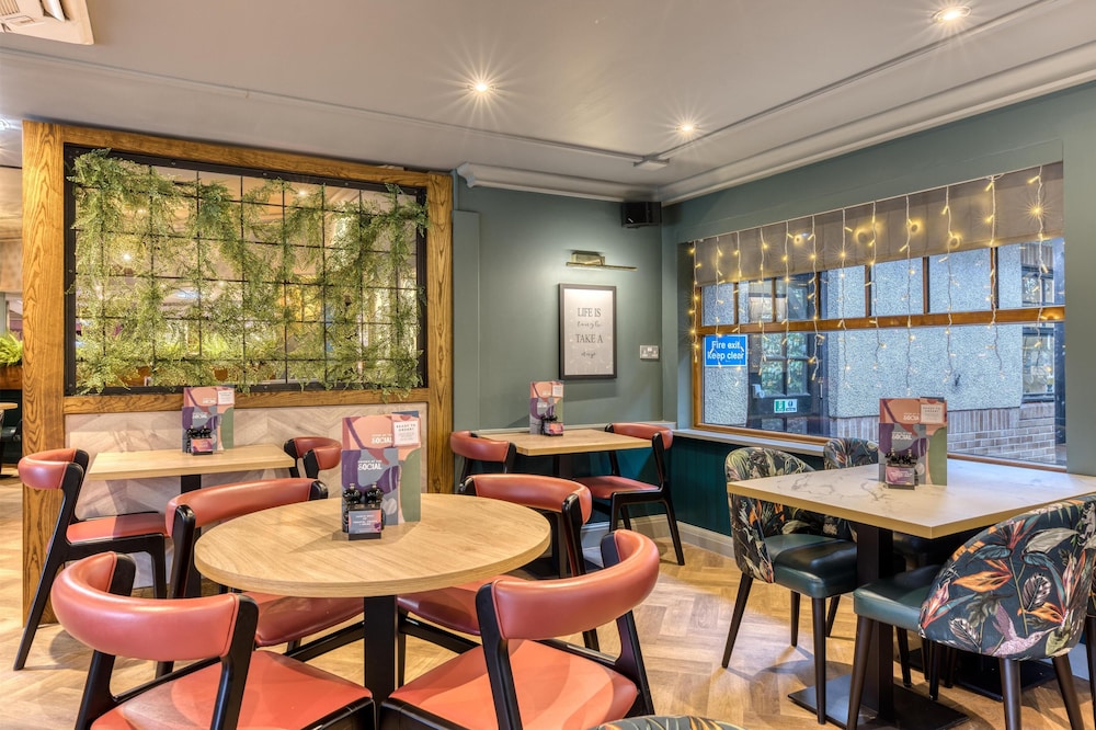 Premier Inn Glasgow Airport 31/41