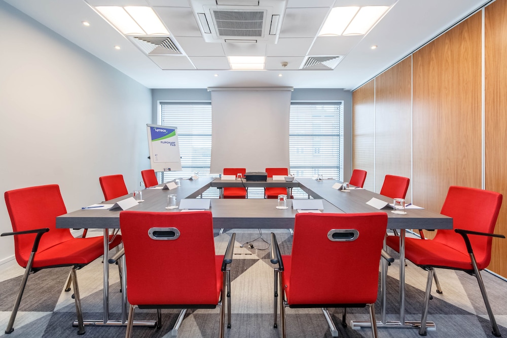 Holiday Inn Express Birmingham - Walsall 16/23