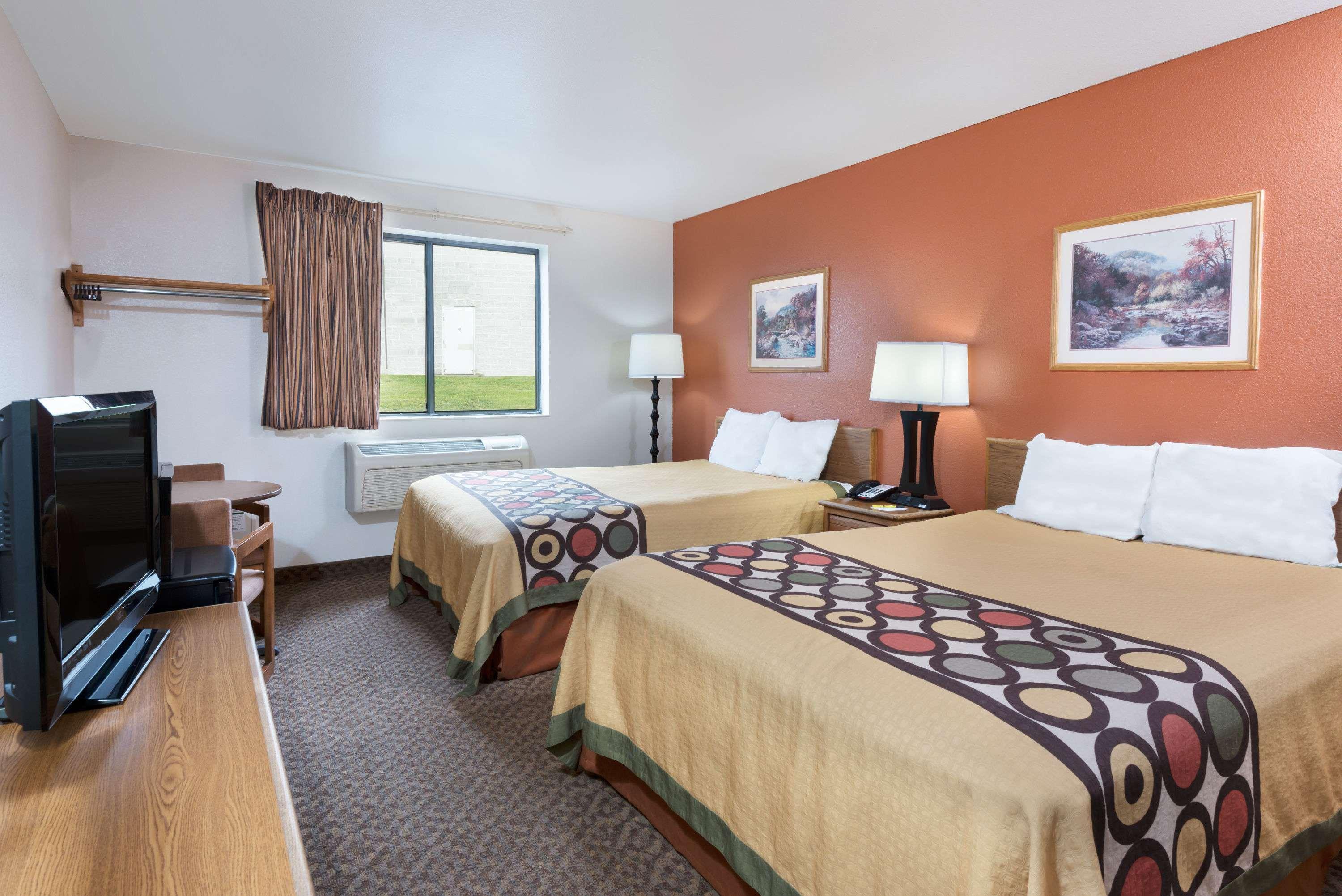 Super 8 By Wyndham Morgantown 4/16