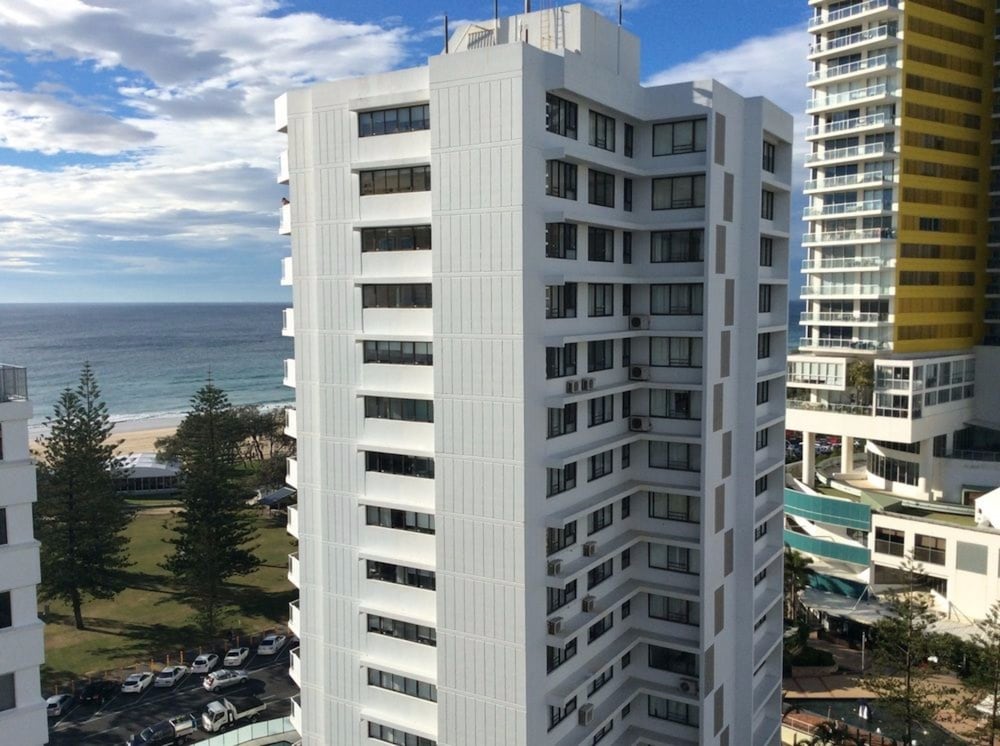 Pacific Resort Broadbeach 8/77