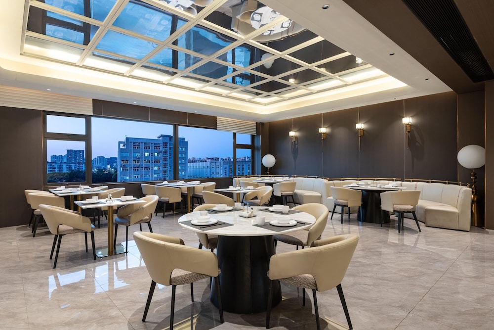 Days Hotel by Wyndham Shantou Longhu 35/43