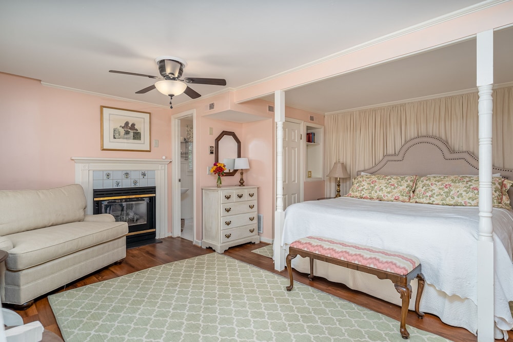 Cedars of Williamsburg Bed & Breakfast 12/50