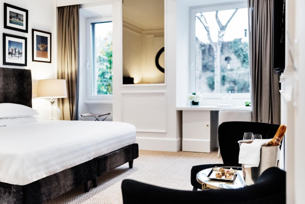 The Shire Hotel 23/46