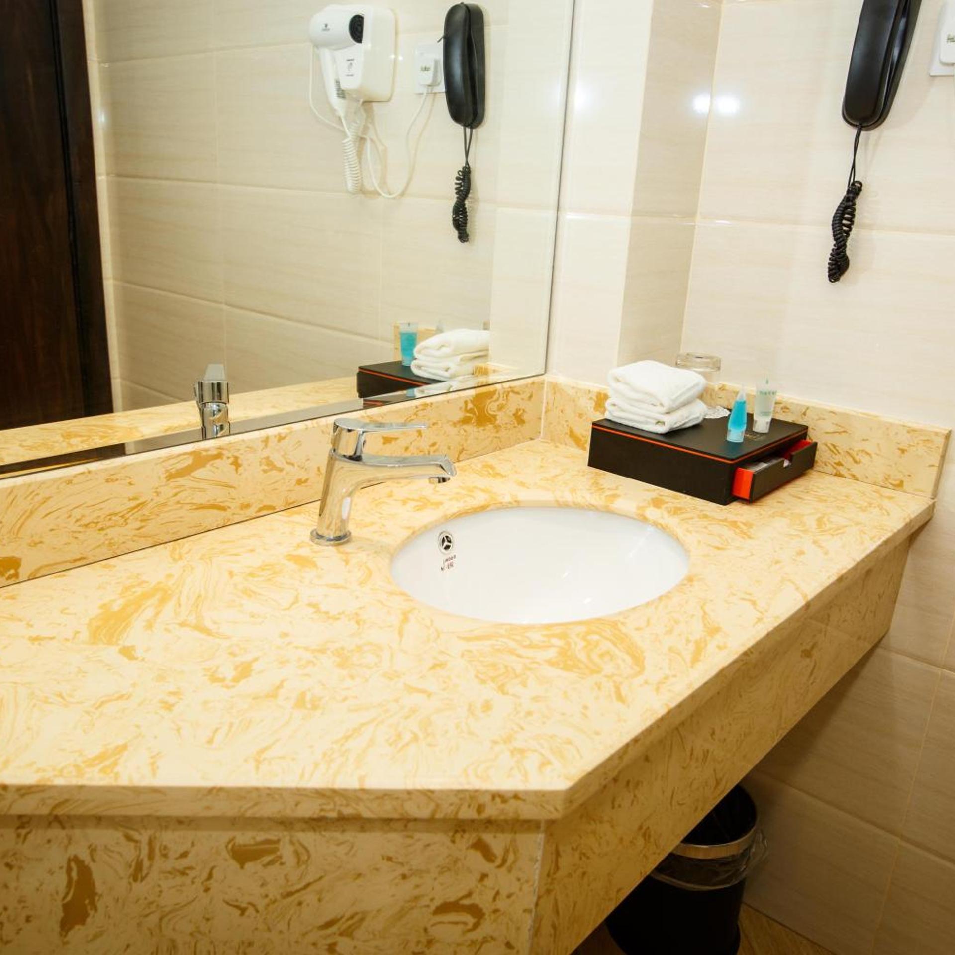 Lintas Platinum Hotel 57/59