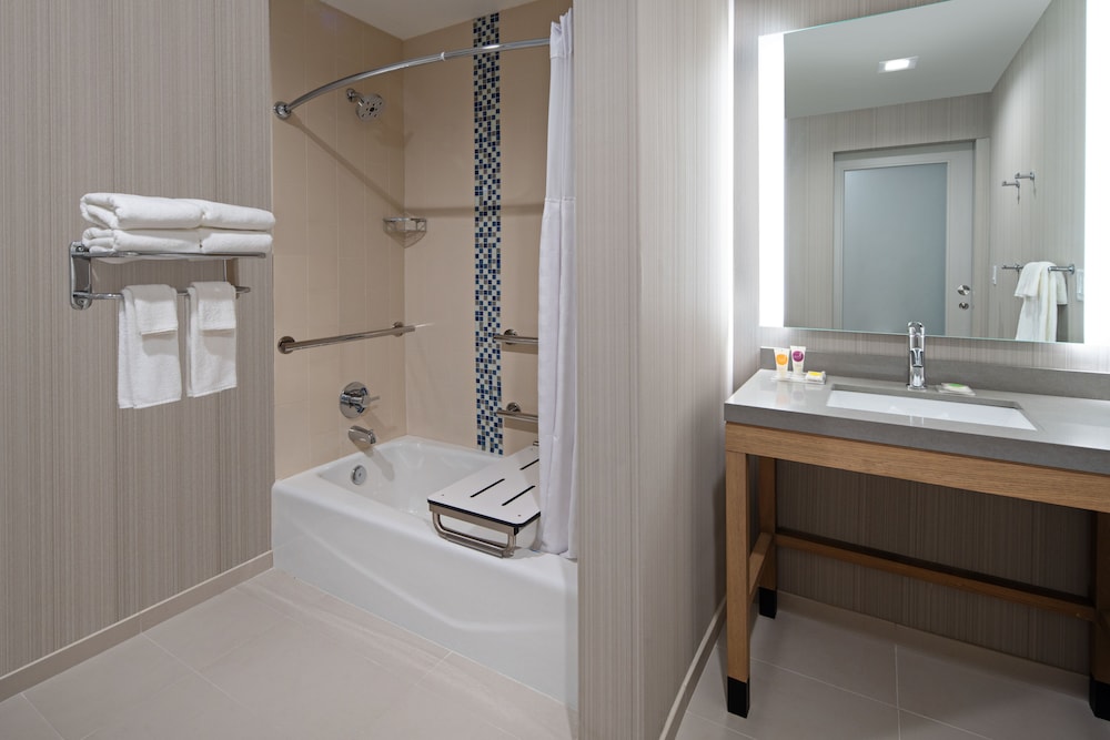 Hyatt Place Bakersfield 10/46