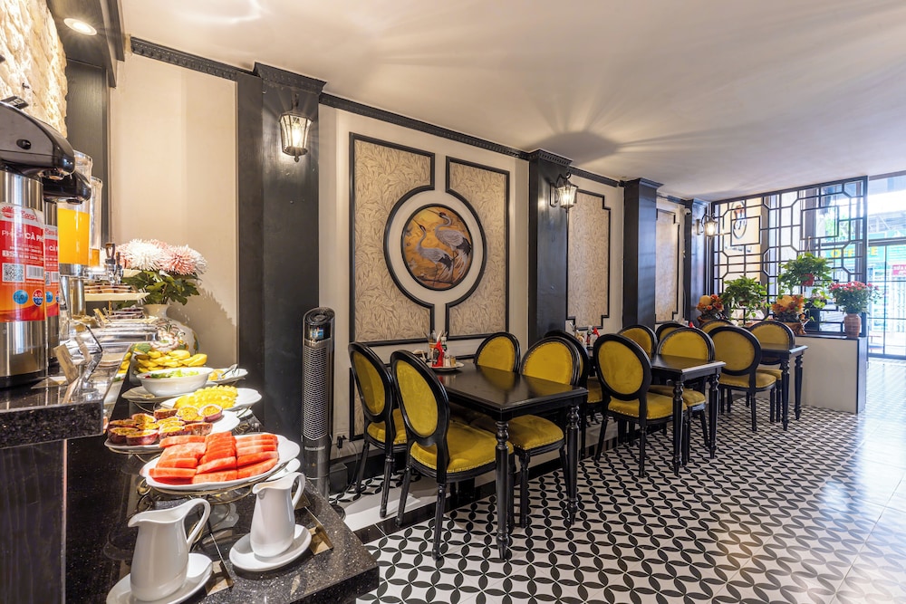 restaurant cafeteria