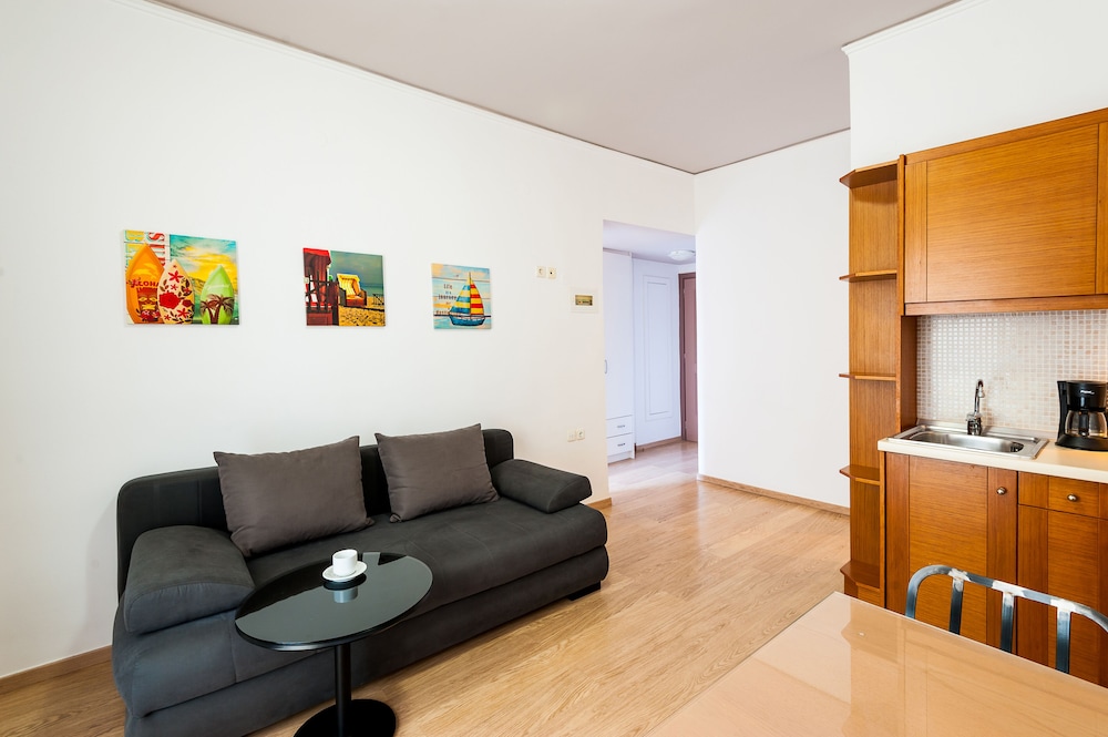 Elina Hotel Apartments 48/79