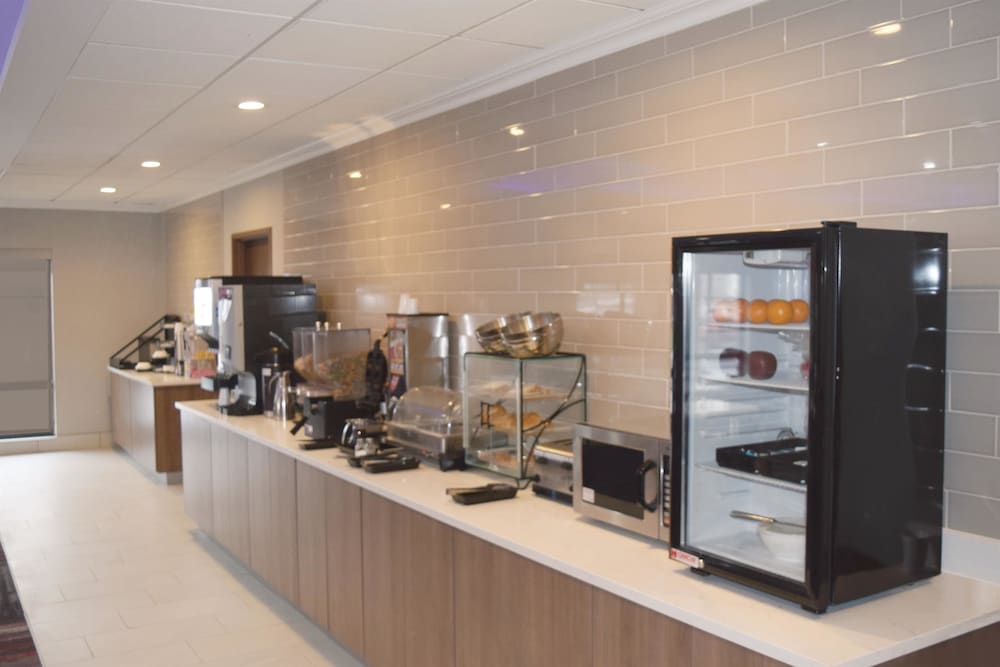 La Quinta Inn And Suites by Wyndham Lackawanna 31/39