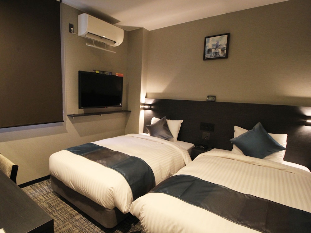 ROOM, TWIN BEDS, BATHTUB, SMOKING