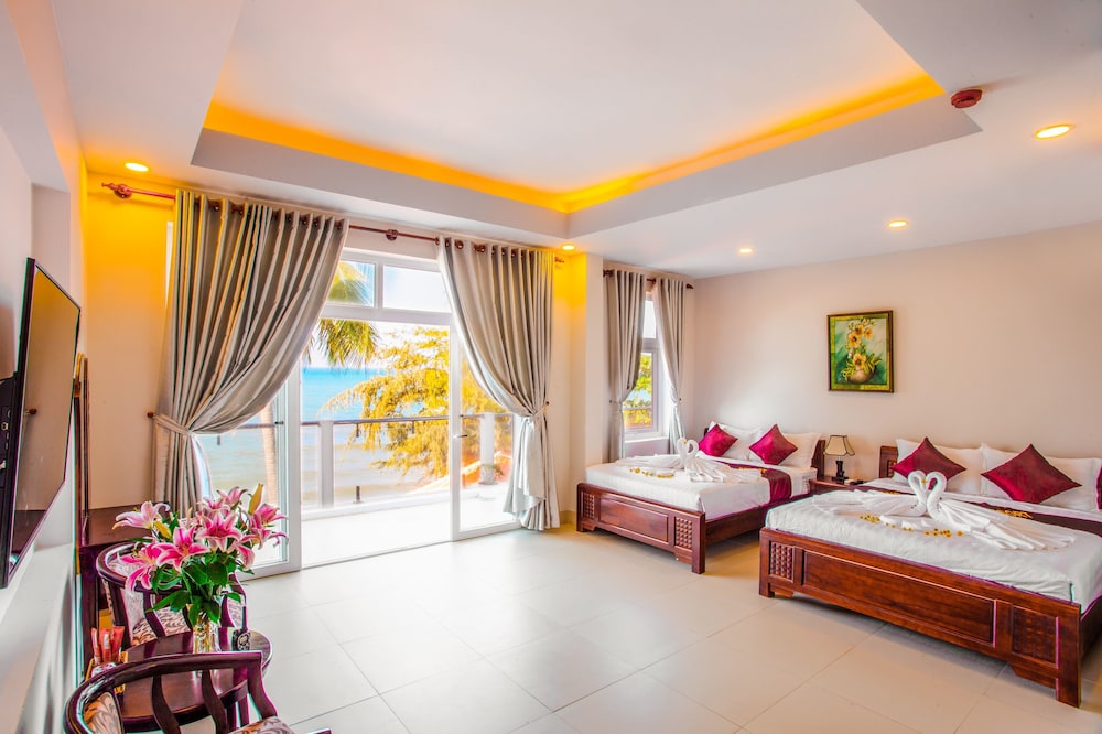 Sand Beach Resort 18/50