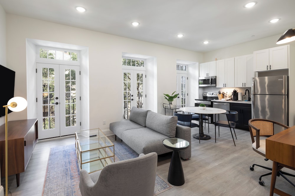 Sosuite at French Quarters - Rittenhouse Square 25/50