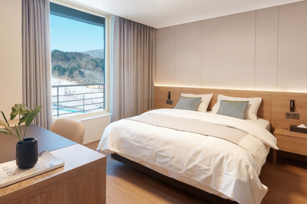 Sky, Suite, Futon Bed