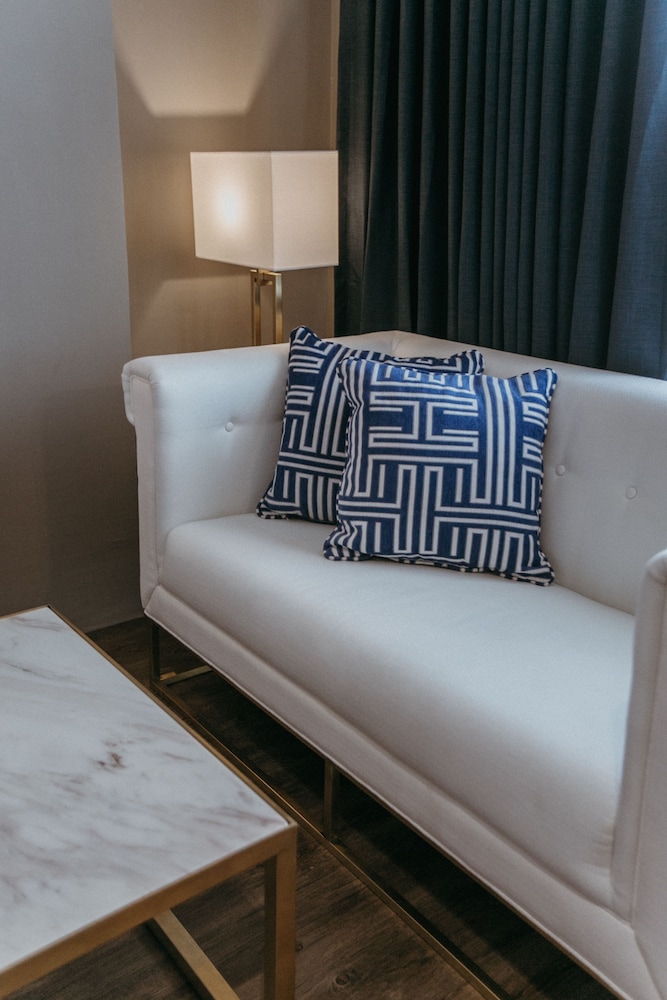 Pvl Suites 17/33