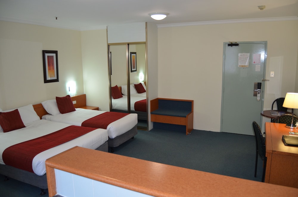 Devere Hotel 12/53