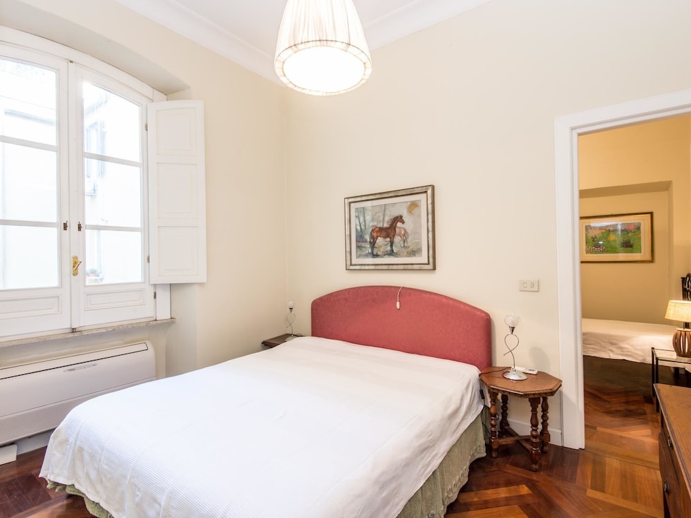 RSH Luxury Vatican Four Bedroom Apartment 9/36