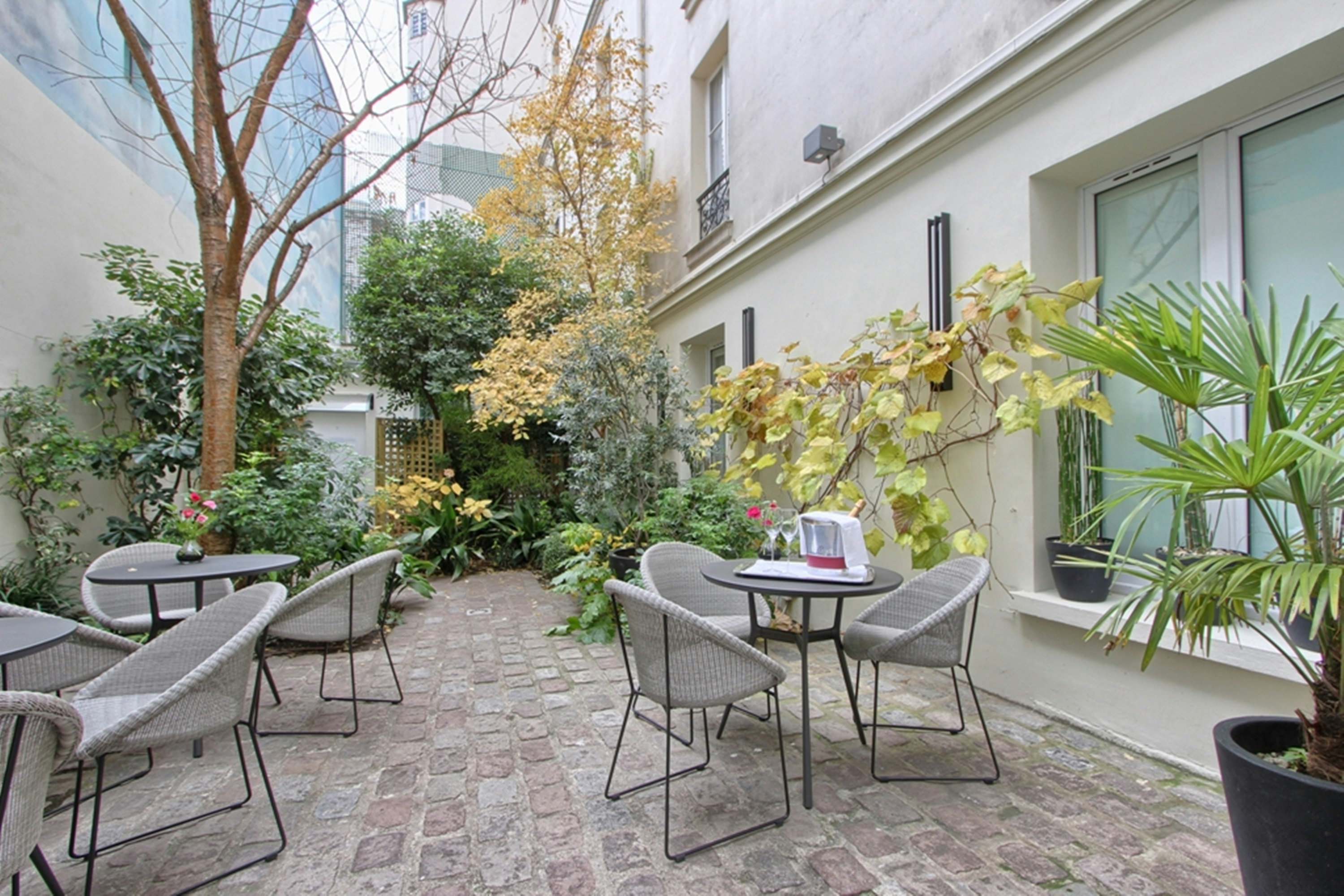 Hotel A La Villa Des Artistes 54/72