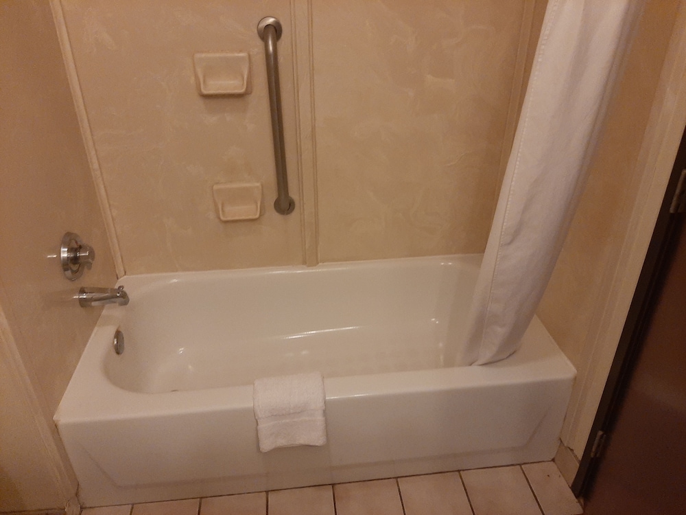 Baymont Inn And Suites Carthage 40/44