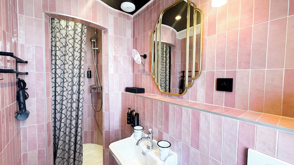 HOTEL BOHEM Sacre-Coeur 34/38