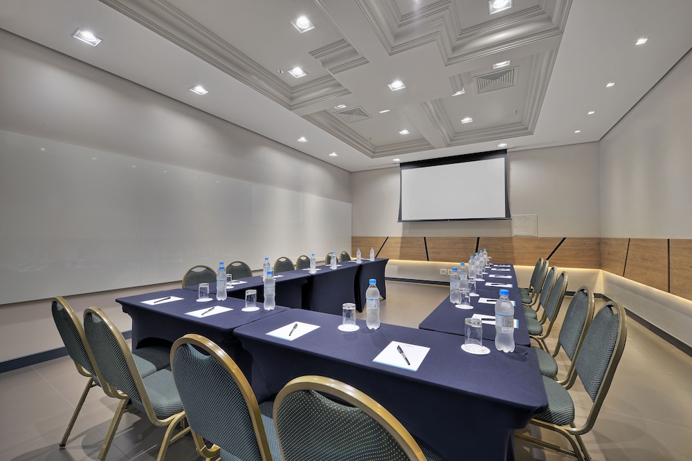 Hotel Deville Prime Porto Alegre 39/50