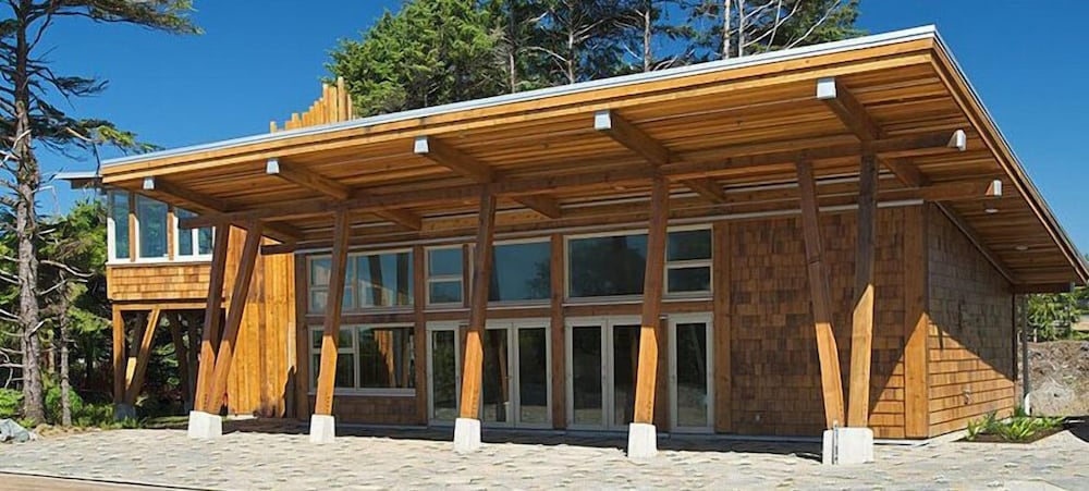 Cox Bay Beach Resort 4/68