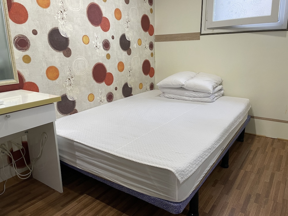 Hostel Chloe 12/50