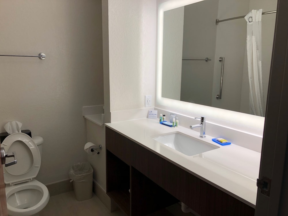 Holiday Inn Express Hotel Suites Franklin 11/61